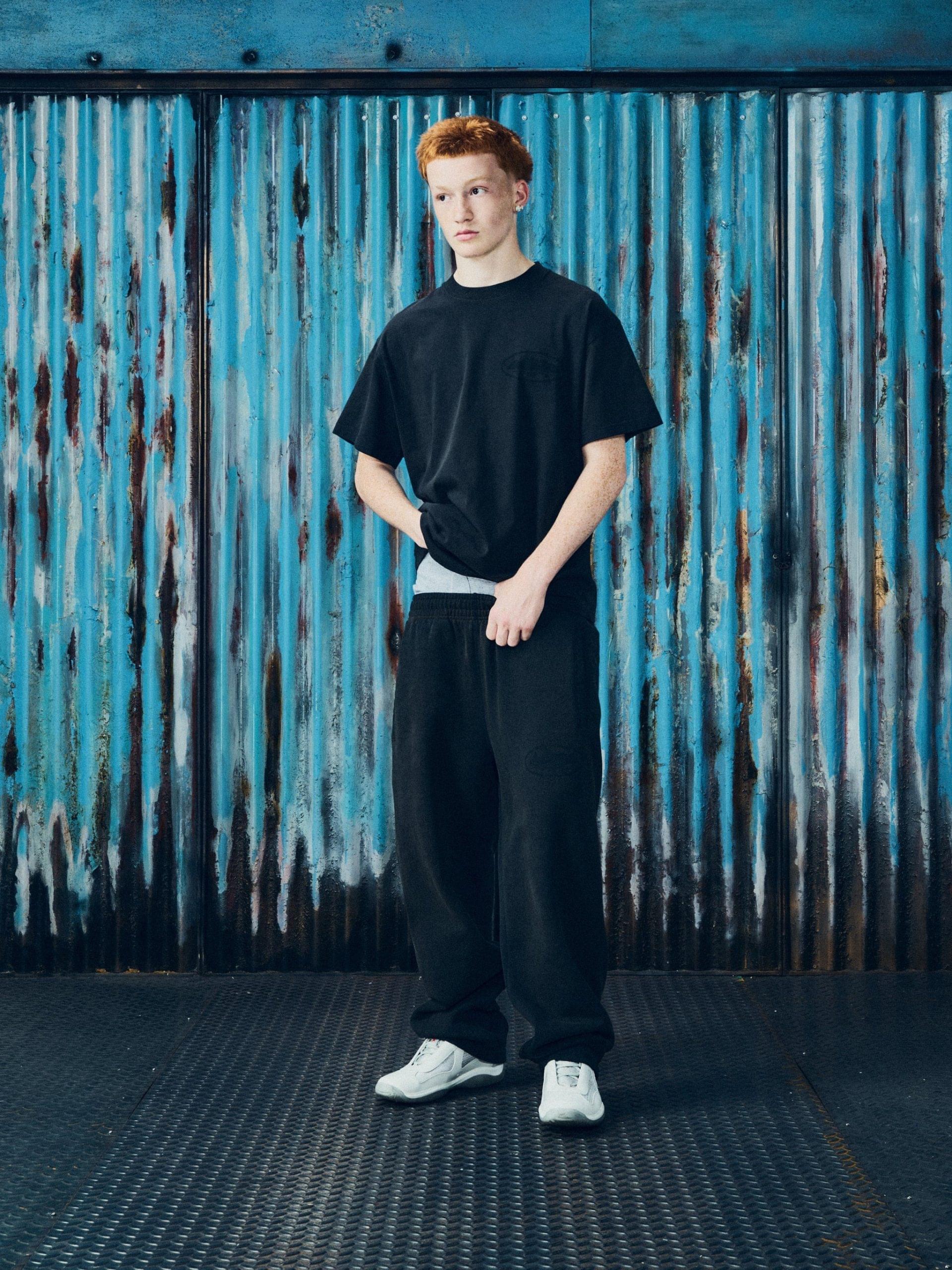 ISLAND KNOCKOUT TEE BLACK